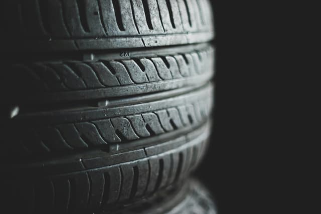 Test zimních pneu ADAC ve dvou rozměrech: Majlant utratit nemusíte